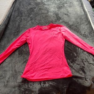 Women’s fitted under armour shirt